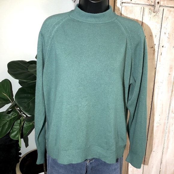 Designers Originals Sweaters - Women’s soft knit shirt Sz L